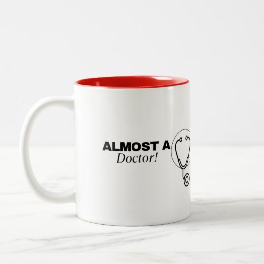 'Bijna een dokter' mok (Links)