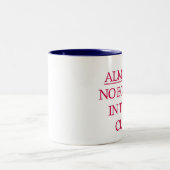 Bijna geen drank in deze bekermok tweekleurige koffiemok (Center)