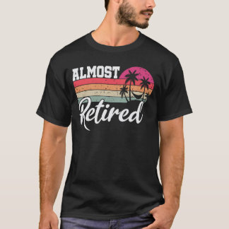 Bijna gepensioneerde grappige pensioen binnenkort  t-shirt