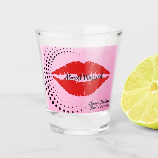 "Bijna Getrouwd" Hot Lips Meidenavondje Shot Glas (Voorkant)