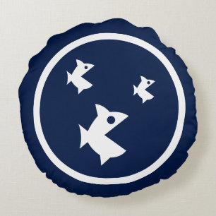 Bijna zeemieblauwe vis rond kussen