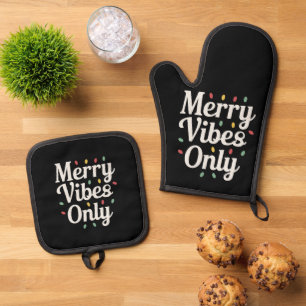 Bijpassende gezins kerst Merry Vibes Alleen Verlic Ovenwant & Pannenlap Set