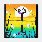 Bijprofiel van een vrouw die yoghurt magneet (Voorkant)