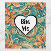 Bijt me Grappig Hart Swirly Retro Design Wijn Etiket (Enkel label)