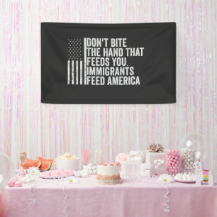 Bijt niet op de hand die je Amerikaans voedt Spandoek