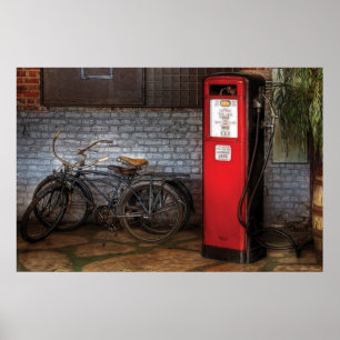 Bike - twee fietsen en een gaspomp poster