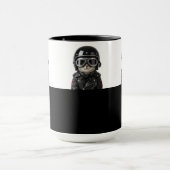 Biker Cat, Katze mit Motorradkleidung und Helm Mok (Midden)