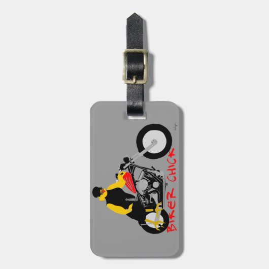 BIKER CHICK zit op haar motorfiets Bagagelabel (Voorkant verticaal)