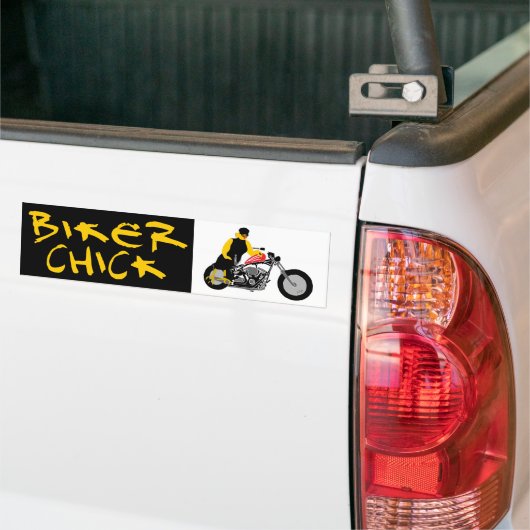 BIKER CHICK zit op haar motorfiets Bumpersticker (Op Truck)