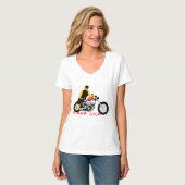 BIKER CHICK zit op haar motorfiets T-shirt (Voorkant volledig)