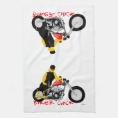 BIKER CHICK zit op haar motorfiets Theedoek (Verticaal)