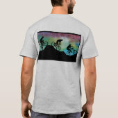 Bikers van bergen tegen zonsondergang t-shirt (Achterkant)