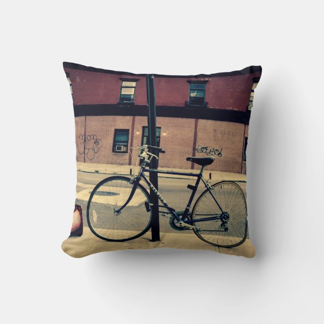 Biking in Brooklyn Pillow Kussen (Voorkant)