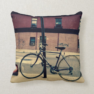 Biking in Brooklyn Pillow Kussen