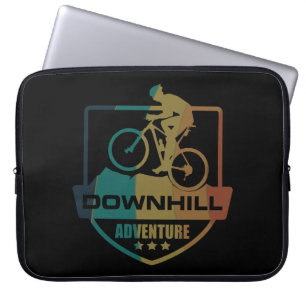 Biking van bergen naar beneden laptop sleeve
