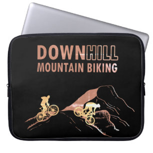 Biking van bergen naar beneden laptop sleeve