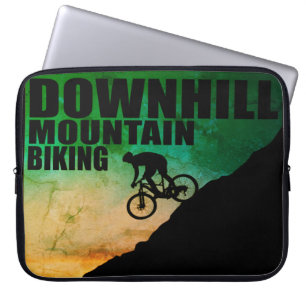 Biking van bergen naar beneden laptop sleeve