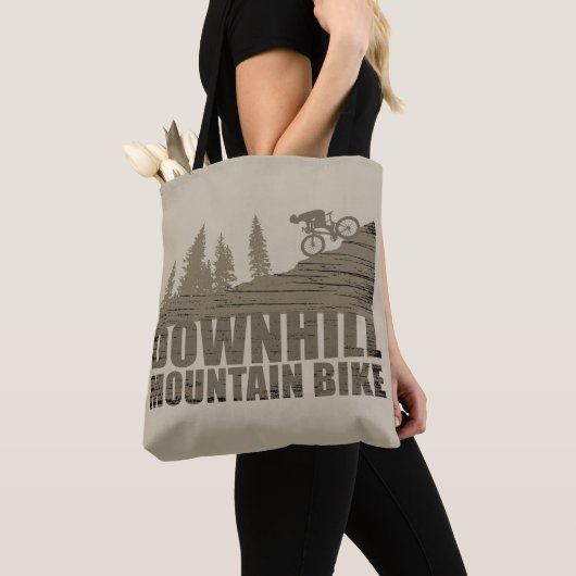 Biking van bergen naar beneden tote bag (Dichtbij)