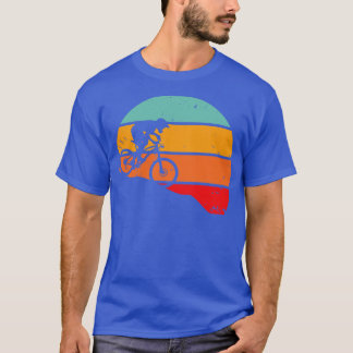 Biking van de bergheuvel in Retro T-shirt