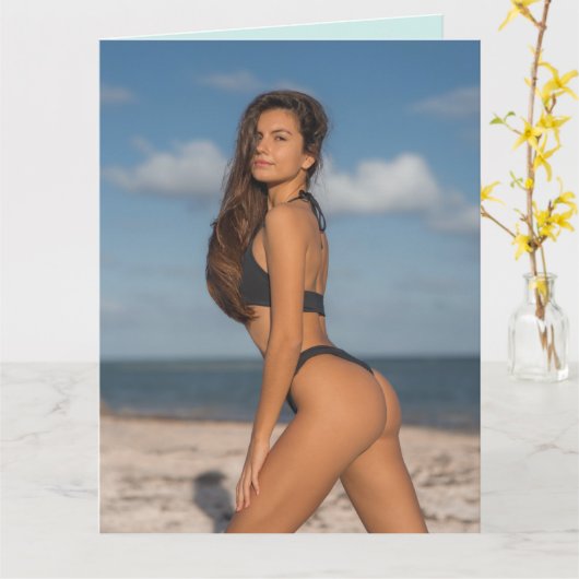 BIKINI BEACH GIRL FUNNY BIRTHDAY Wenskaart Kaart (Gele Bloem)
