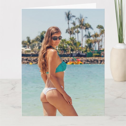 BIKINI BIG BOTTOM THONG GIRL FUNNY BIRTHDAY CARDS KAART (Voorkant)