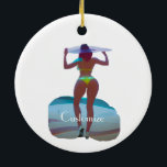 Bikini Booty Beach Meisje Thunder_Cove Keramisch Ornament<br><div class="desc">Curvaceous Bikini Booty Beach Girl dragen groot pet aan te passen,  te personaliseren door te veranderen in jouw naam</div>