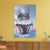 Bikini die op een lijn hangt canvas afdruk (Insitu (Woonkamer))