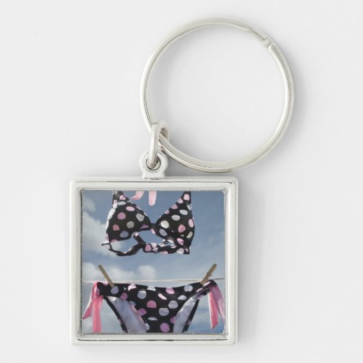 Bikini die op een lijn hangt sleutelhanger (Voorkant)
