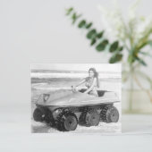 Bikini Girl op All Terrain Vehicle  foto Briefkaart (Staand voorkant)