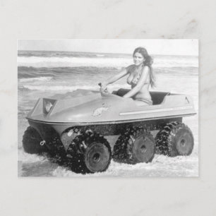 Bikini Girl op All Terrain Vehicle  foto Briefkaart
