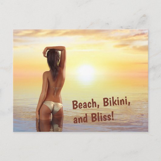 Bikini Meisje Poseren in het Zee bij zonsondergang Briefkaart (Voorkant)