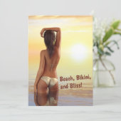 Bikini Meisje Poseren in het Zee bij zonsondergang Feestdagenkaart (Staand voorkant)