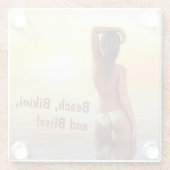 Bikini Meisje Poseren in het Zee bij zonsondergang Glazen Onderzetter (Achterkant)