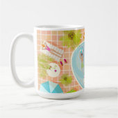 Bikini meisjes en jongens spelen zwembad spel koffiemok (Links)