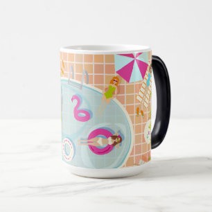 Bikini meisjes en jongens spelen zwembad spel magische mok