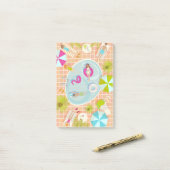 Bikini meisjes en jongens spelen zwembad spel post-it® notes (Op bureau)