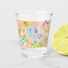 Bikini meisjes en jongens spelen zwembad spel shot glas