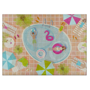 Bikini meisjes en jongens spelen zwembad spel snijplank