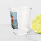 Bikini Model Dansend Thunder_Cove Shot Glas (Rechts)