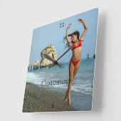 Bikini Model Dansend Thunder_Cove Vierkante Klok (Hoek)