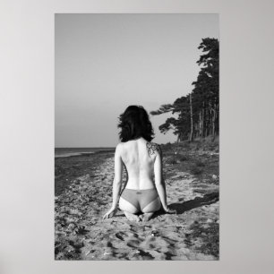 Bikini-tattoo-strandfoto foto van zwart-wit poster