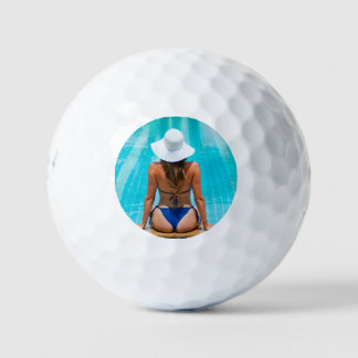 Bikini vrouw bij het zwembad - HQ Golfballen