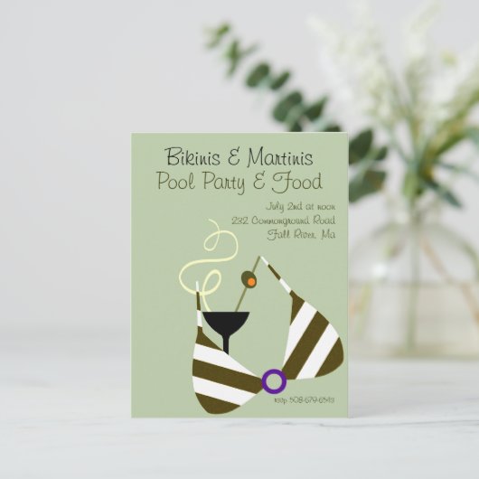 Bikinis and Martinis Pool Party Invitation Uitnodiging Briefkaart (Staand voorkant)