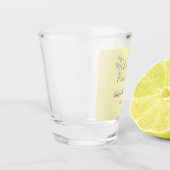 Bikins & Martinis vrijgezellenfeest geel retro Shot Glas (Links)