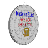 Bikpijn in de bergen, nu bier later dartbord (Voorkant Links)