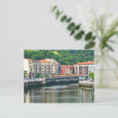 Bilbao. Cityscape met rivier. Briefkaart (Staand voorkant)