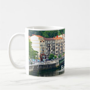 Bilbao. Cityscape met rivier. Koffiemok
