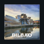 Bilbao Guggenheim Museum Reizen Magneet<br><div class="desc">Het Guggenheim Museum Bilbao, gelegen in het Baskenland van Noord-Spanje, is een van de meest opvallende musea voor hedendaagse kunst ter wereld. Ontworpen door de beroemde architect Frank Gehry, is de futuristische, kromlijnige structuur van het museum gemaakt van titanium, glas en kalksteen, waardoor een adembenemend samenspel van licht en reflecties...</div>