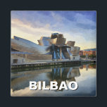 Bilbao Guggenheim Museum Reizen Magneet<br><div class="desc">Het Guggenheim Museum Bilbao, gelegen in het Baskenland van Noord-Spanje, is een van de meest opvallende musea voor hedendaagse kunst ter wereld. Ontworpen door de beroemde architect Frank Gehry, is de futuristische, kromlijnige structuur van het museum gemaakt van titanium, glas en kalksteen, waardoor een adembenemend samenspel van licht en reflecties...</div>