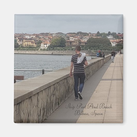 Bilbao Spanje | Toerist die rond de haven loopt Magneet (Voorkant)